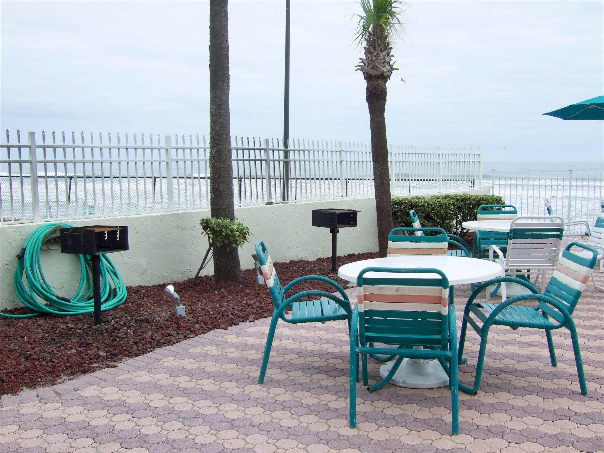 Harbour Beach Resort Studios! Daytona Beach Exterior photo